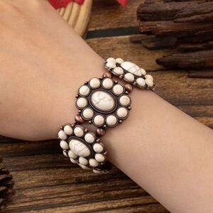 Elegant Western Cream and Brown Beaded Stretchy Bracelet